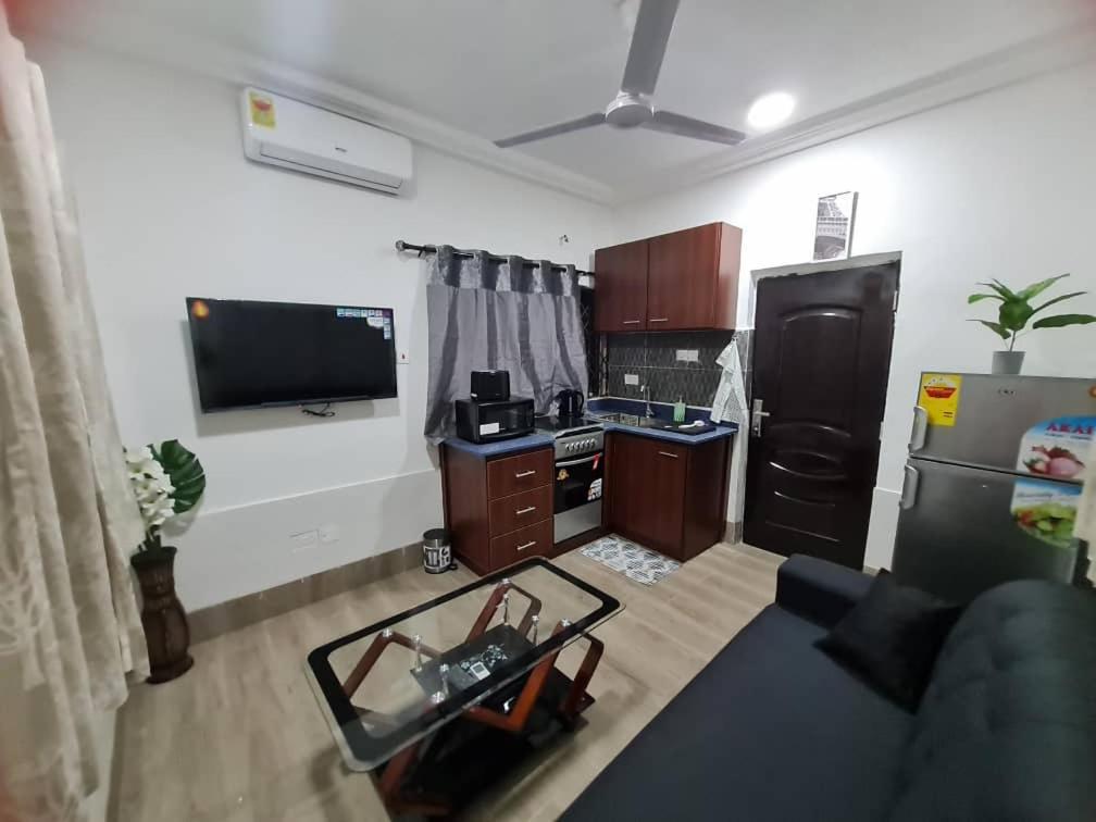Nesta Barron -Home Away From Home North Legon 외부 사진
