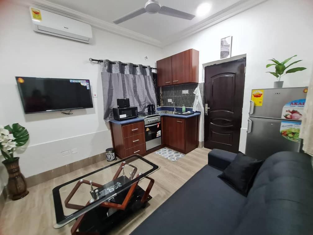 Nesta Barron -Home Away From Home North Legon 외부 사진