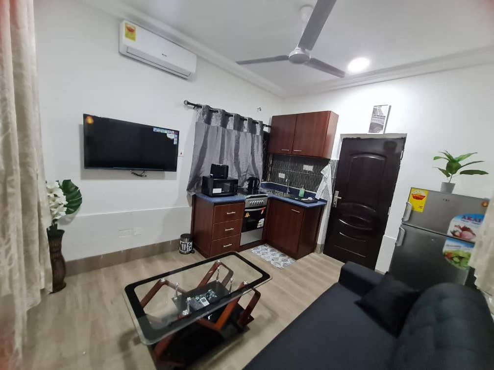 Nesta Barron -Home Away From Home North Legon 외부 사진