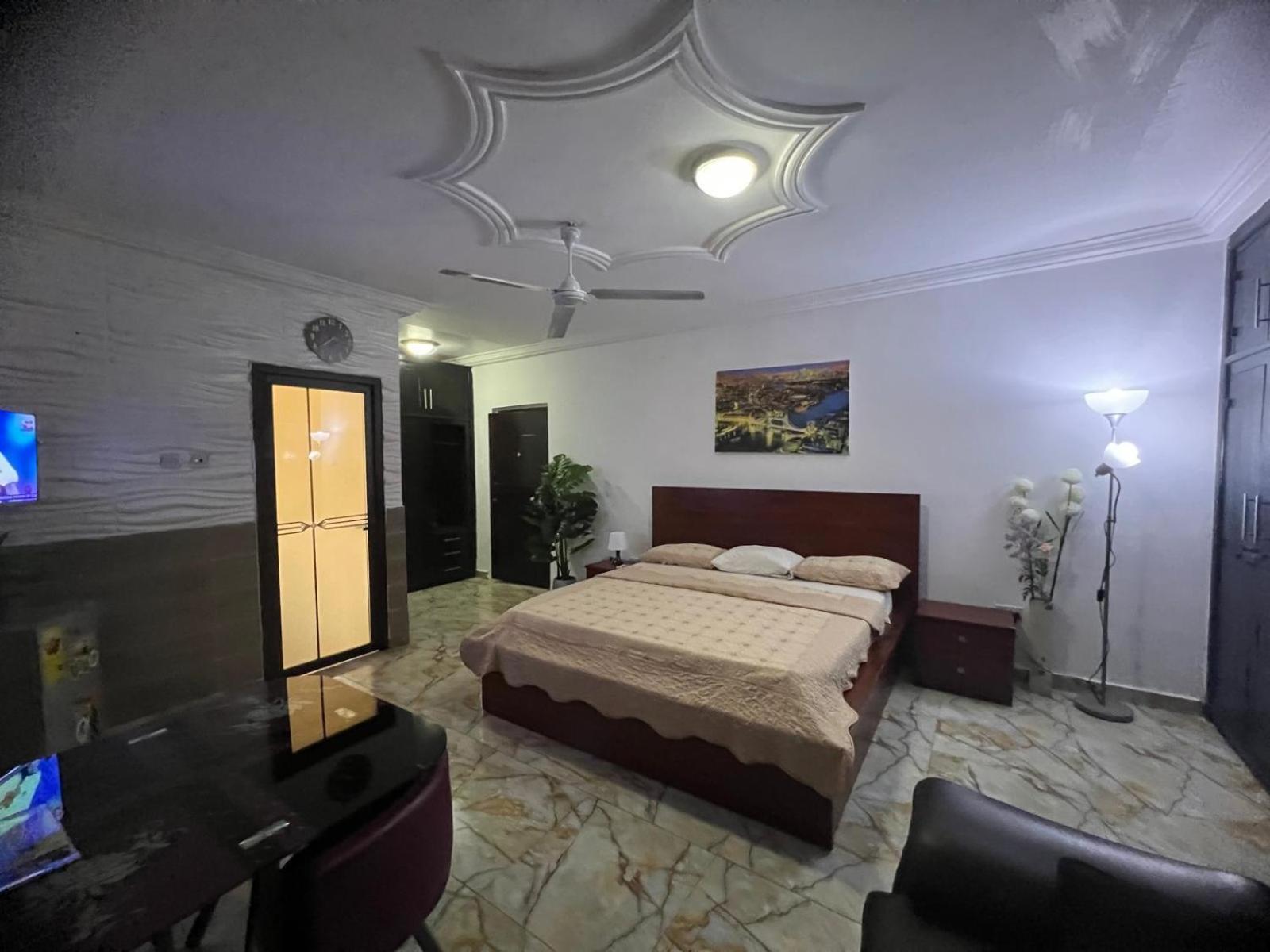 Nesta Barron -Home Away From Home North Legon 외부 사진