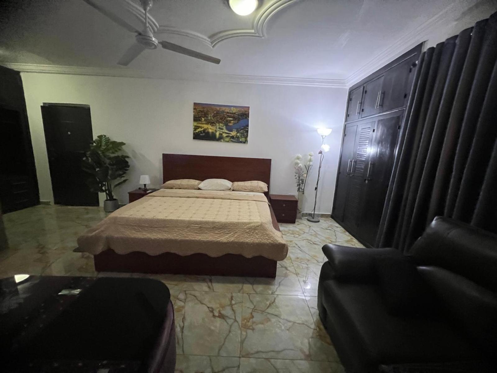 Nesta Barron -Home Away From Home North Legon 외부 사진