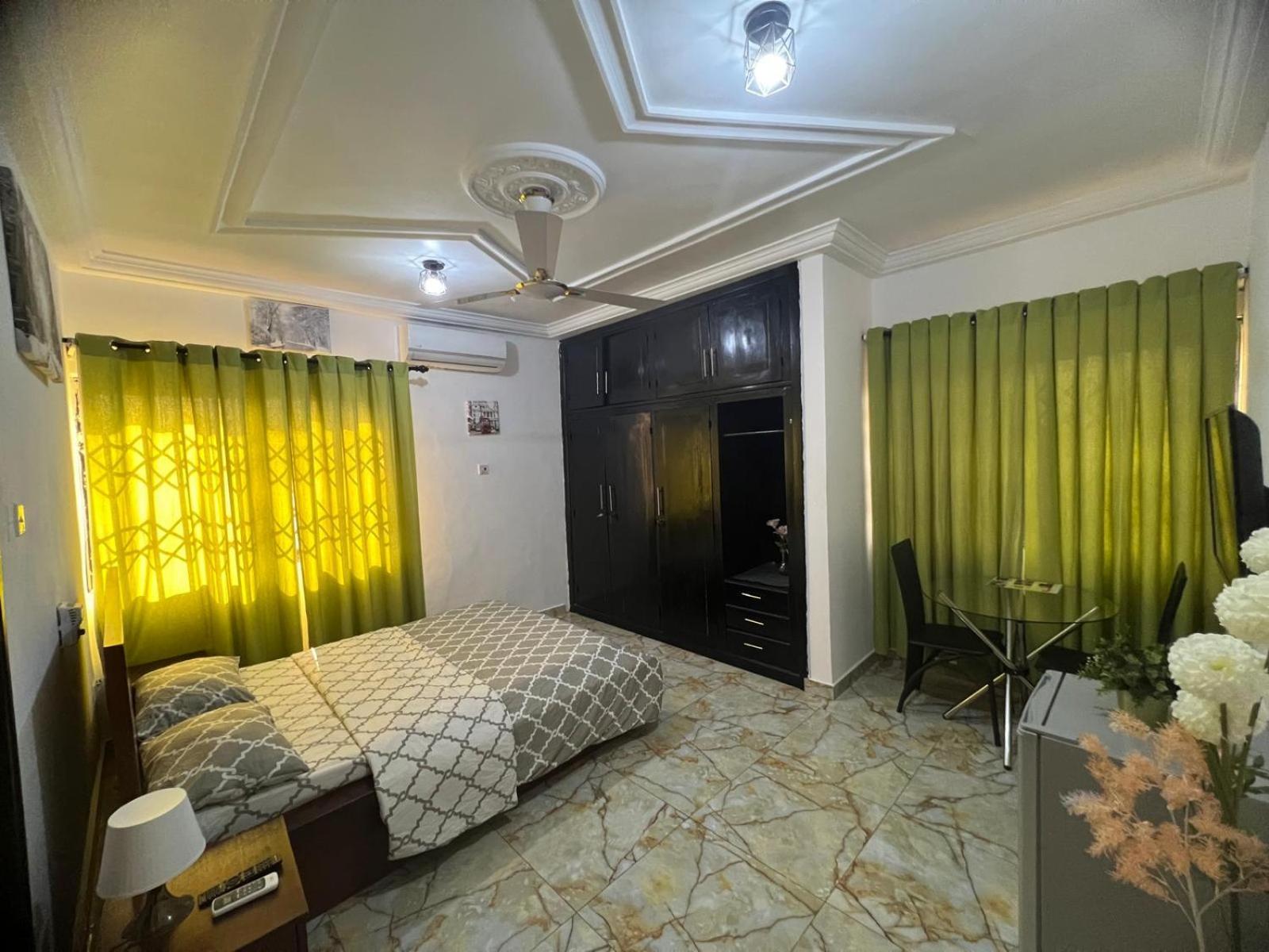 Nesta Barron -Home Away From Home North Legon 외부 사진