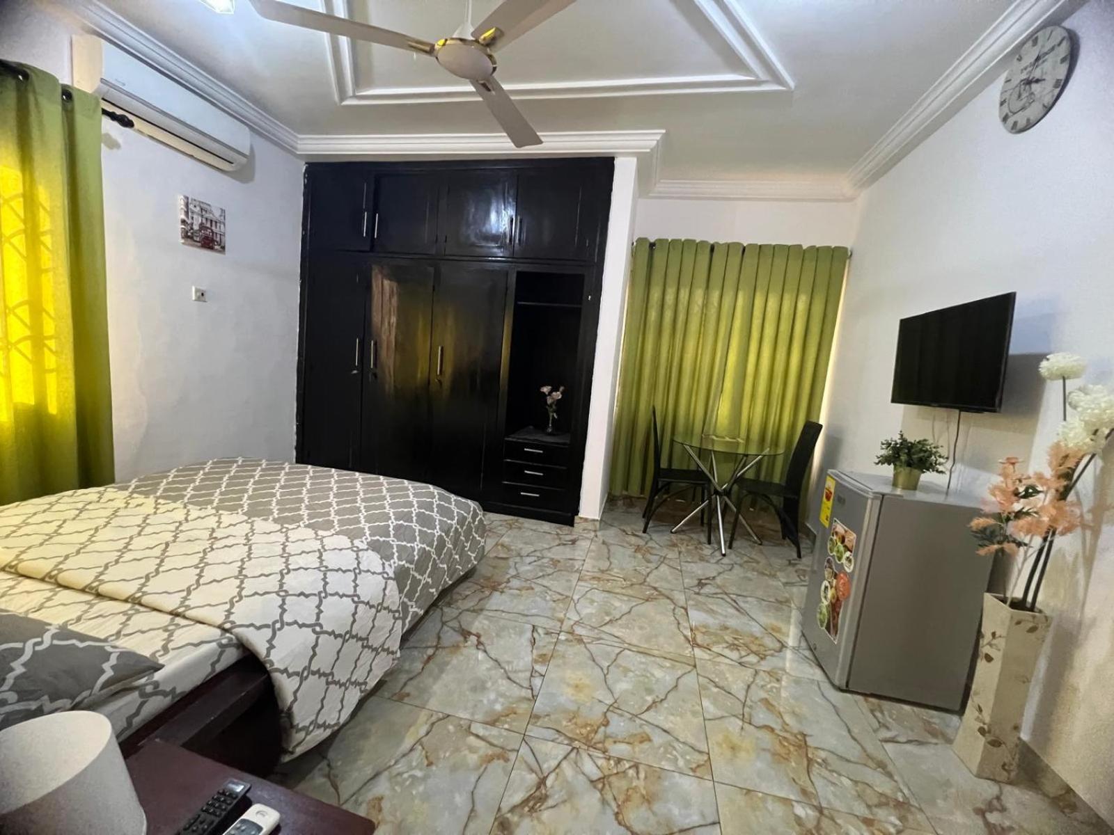 Nesta Barron -Home Away From Home North Legon 외부 사진